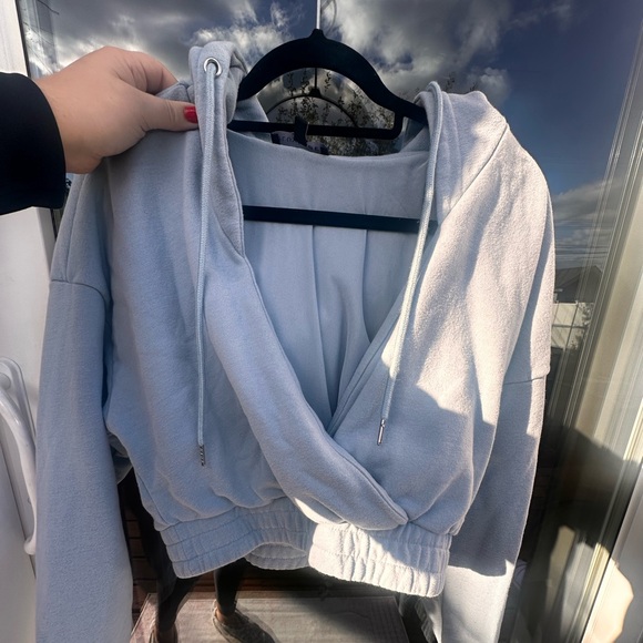 Sky Blue Fleece Cropped V-Neck Hoodie - Picture 3 of 5